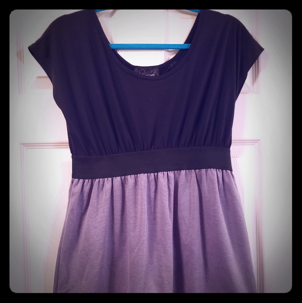 Short gray and black babydoll tunic